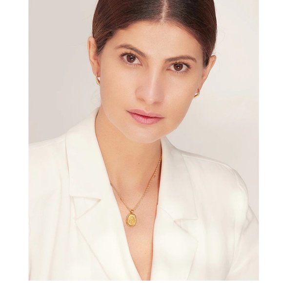 New 18K Gold Plated Oval Sunflower Pendant Necklace - Picture 3 of 7